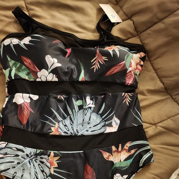 One piece swimsuit - Picture 7 of 7